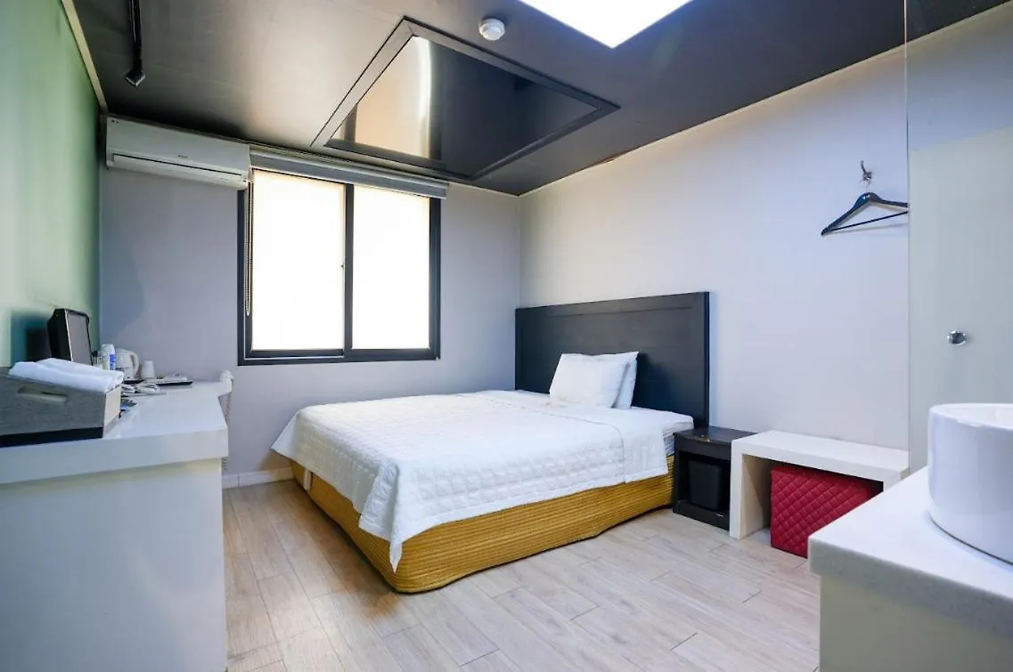 Z Motel Daeyeon Busan