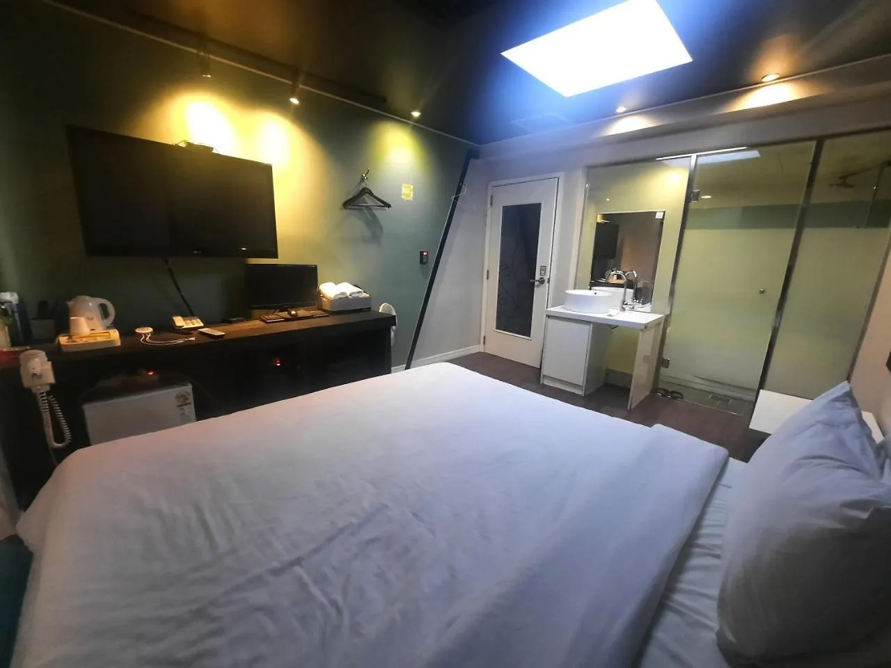 Z Motel Daeyeon Busan