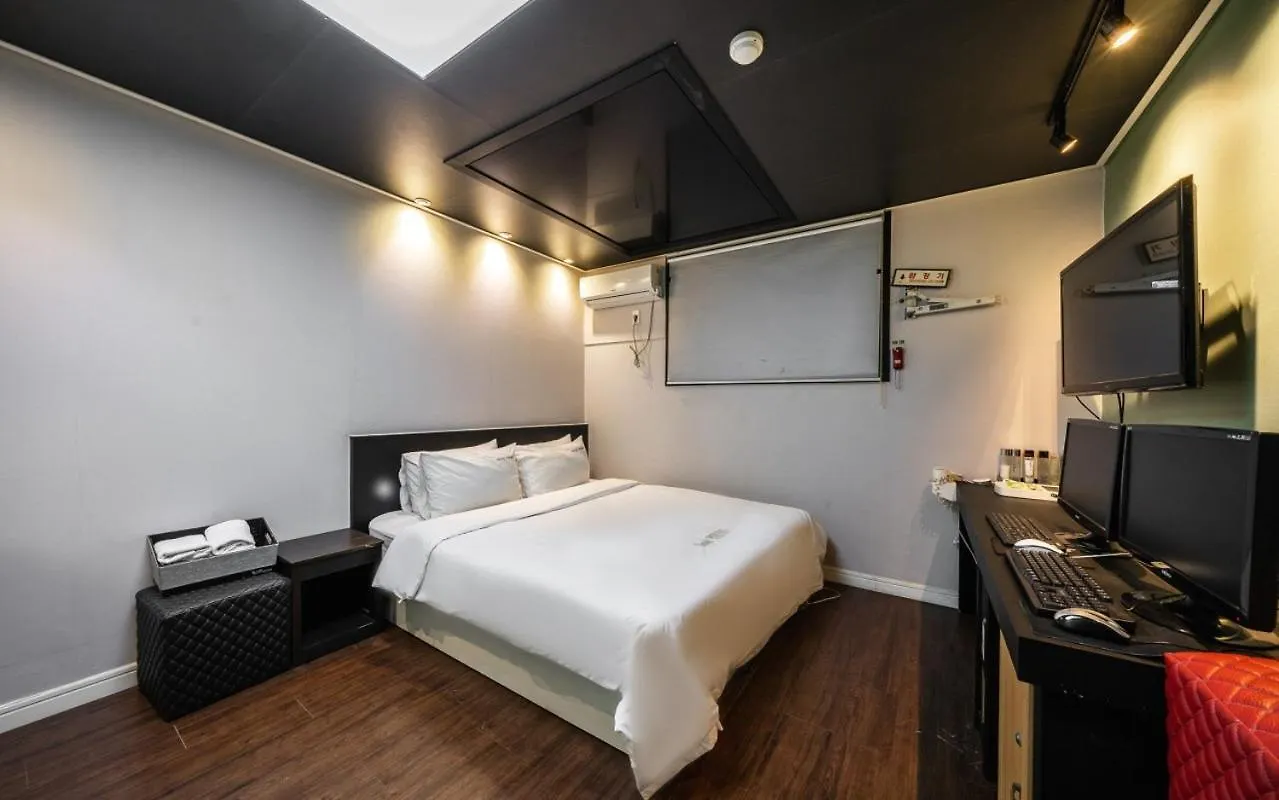 Z Motel Daeyeon Busan
