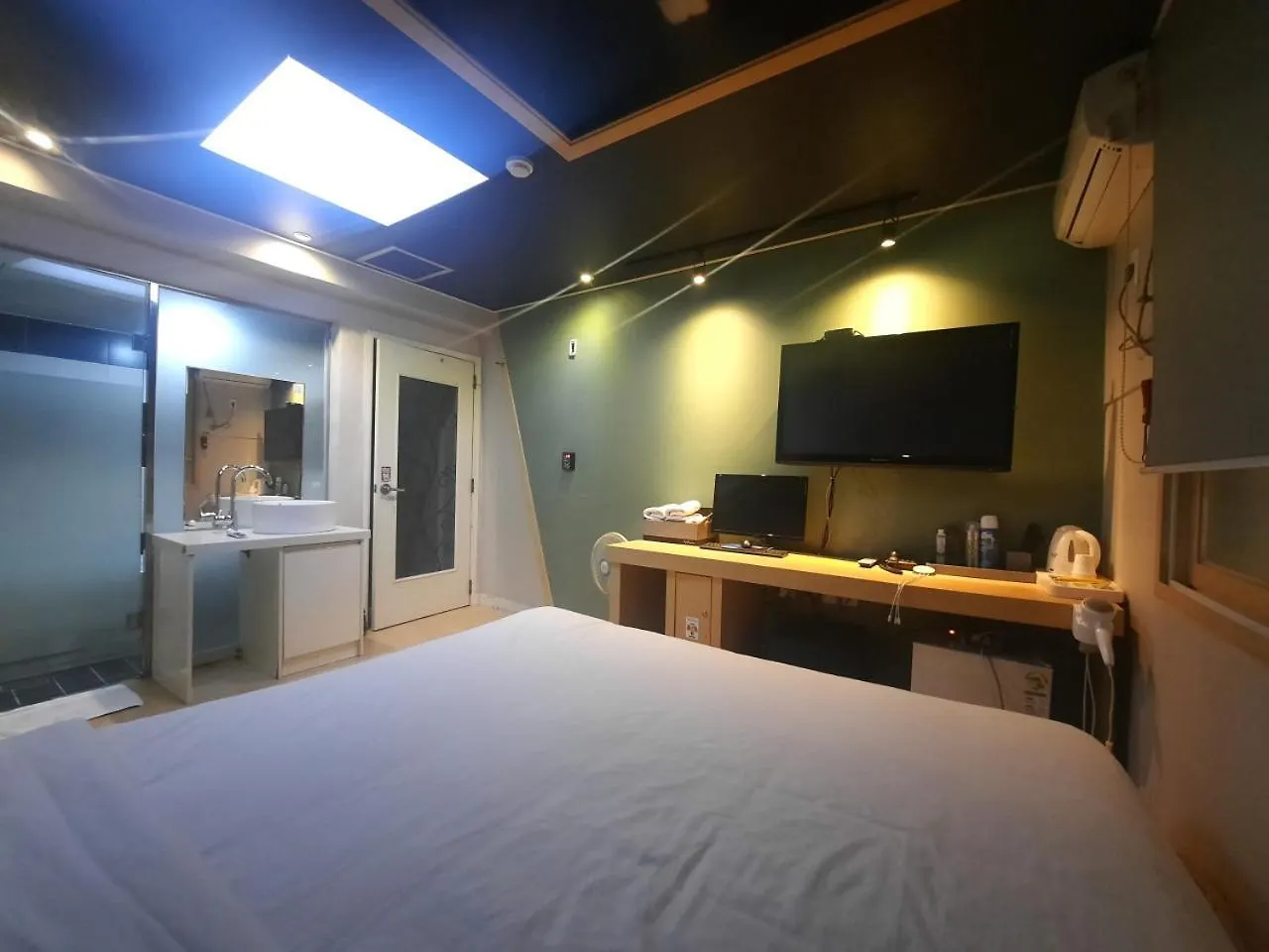 Z Motel Daeyeon Busan